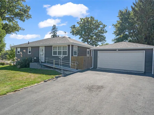 320 Burlington Ave, Martensdale, IA 50160