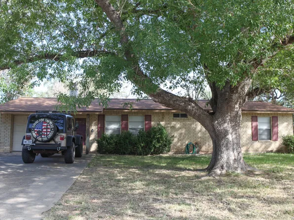 420 High Meadow Dr., Pleasanton, TX 78064
