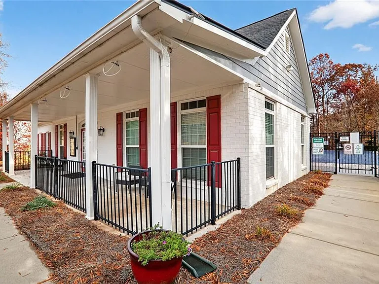230 Valley Xing — Photo 18