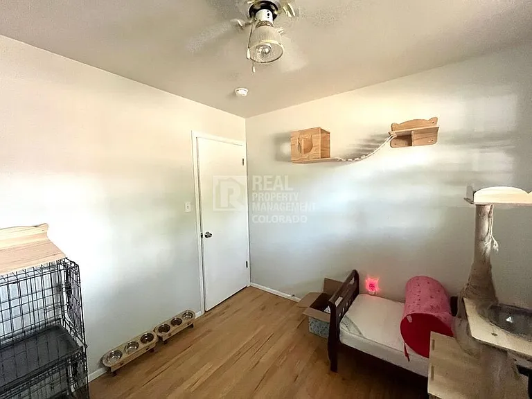 811 Holmes Dr — Photo 9