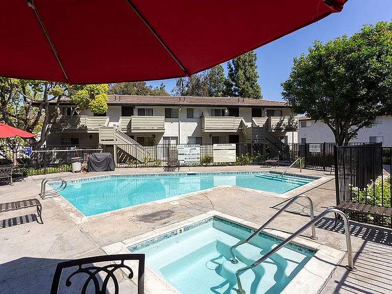 Bonita Heights Apartments — Photo 2