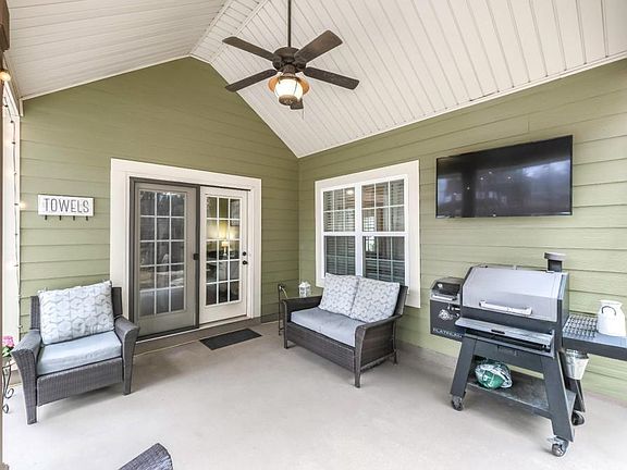 5th image of 824 Vicki Cir