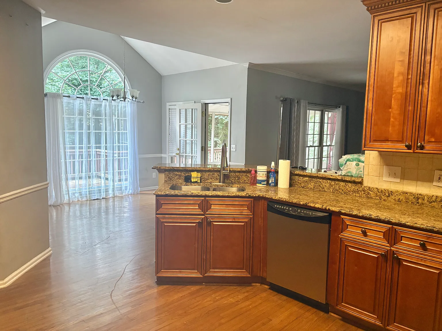 5 bed, 3.5 bath, 3442 sqft, $2,900 — Photo 4