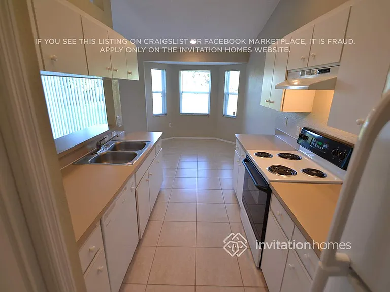 7988 Oak Run Cir — Photo 3