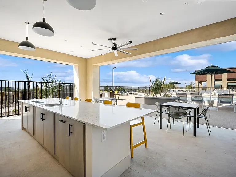 Longbow Luxury Apartments — Photo 29