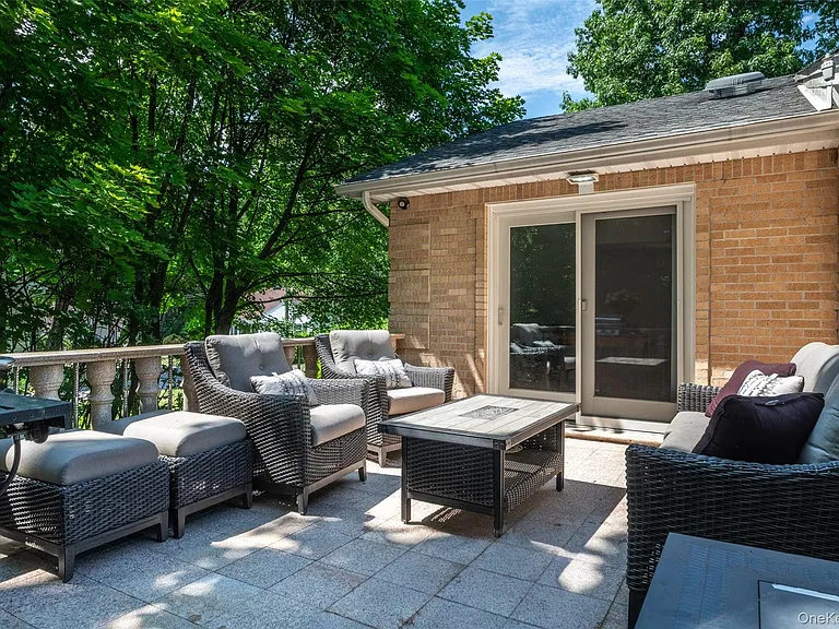 18 Carlyle Pl — Photo 39