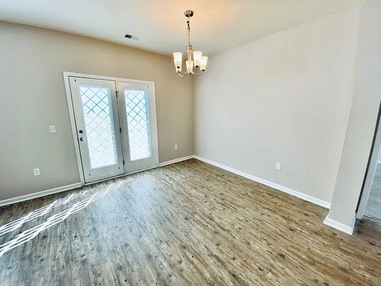 Dining room 3_10062022