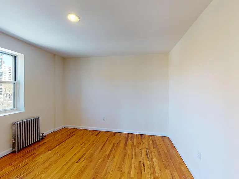 475 W Broadway #8 — Photo 12