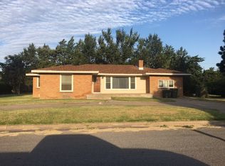 2501 Hart Ave, Dodge City, KS 67801