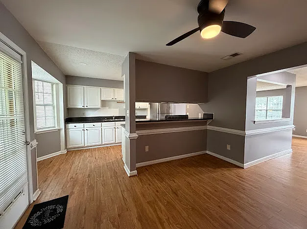 548 Hollomon Dr — Photo 7