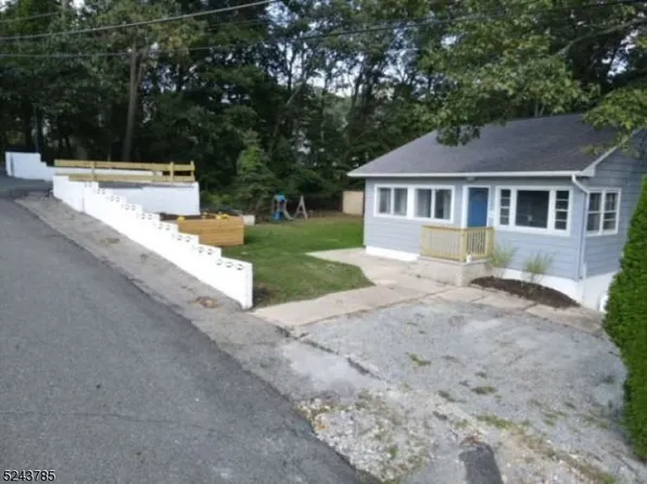 33 Tufts Trl, Hopatcong Boro, NJ 07843