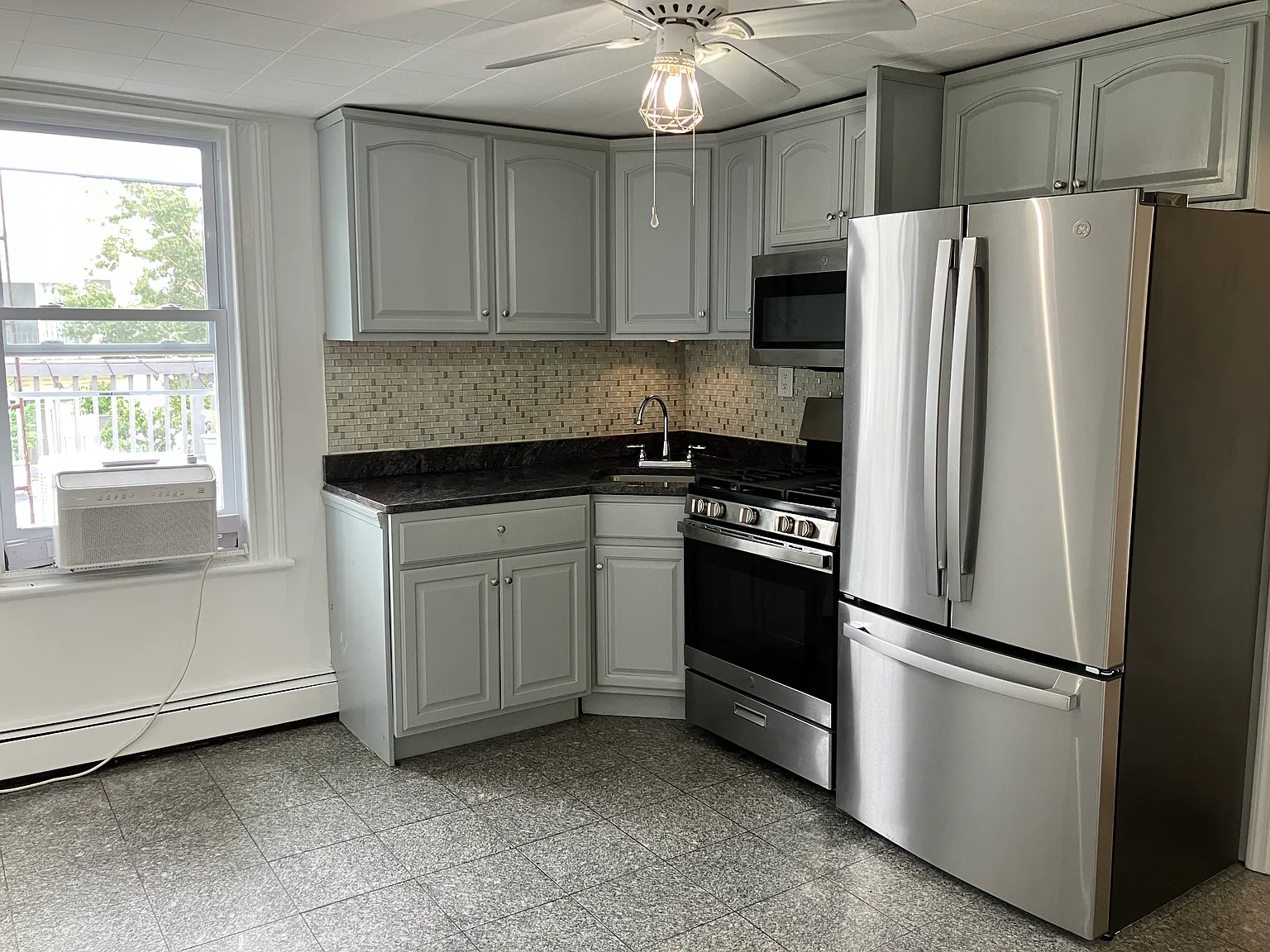 2 bed, 875 sqft, $2,700 — Photo 4