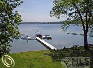 5375 Cooley Lake Rd APT 5, Waterford, MI 48327