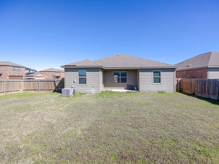 208 Harvey St — Photo 34