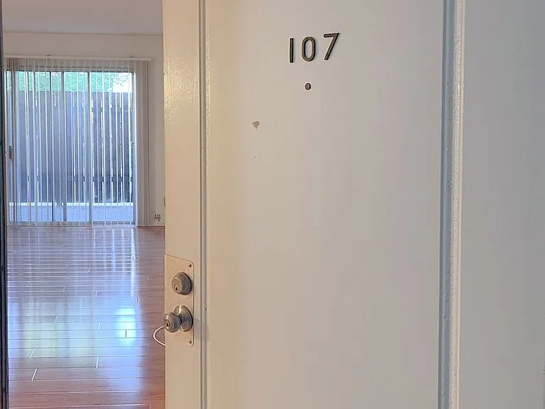 718 N Monterey St — Photo 3