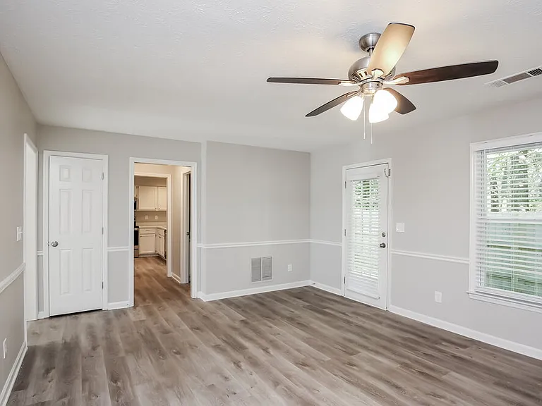 1448 Christiana Dr — Photo 6