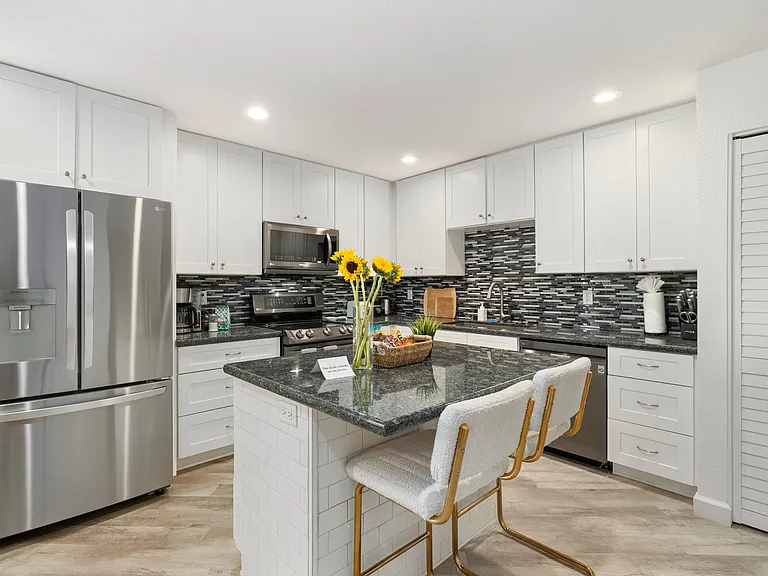 2510 E Hermosa Dr — Photo 9