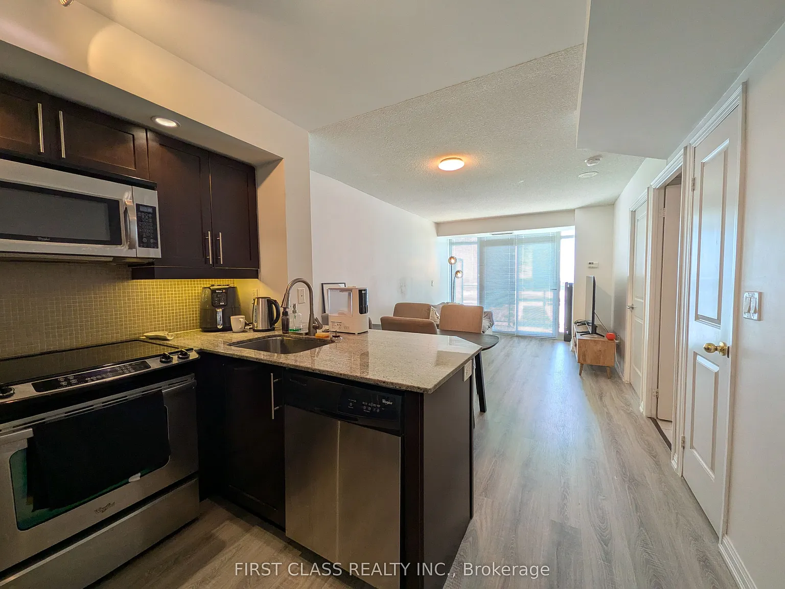 1 bed, $2,400 — Photo 4