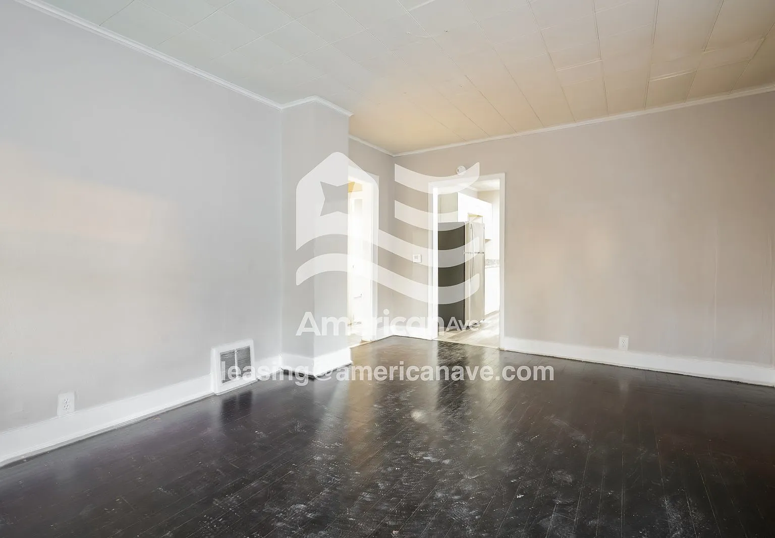4 bed, 1.0 bath, 1080 sqft, $1,072 — Photo 3