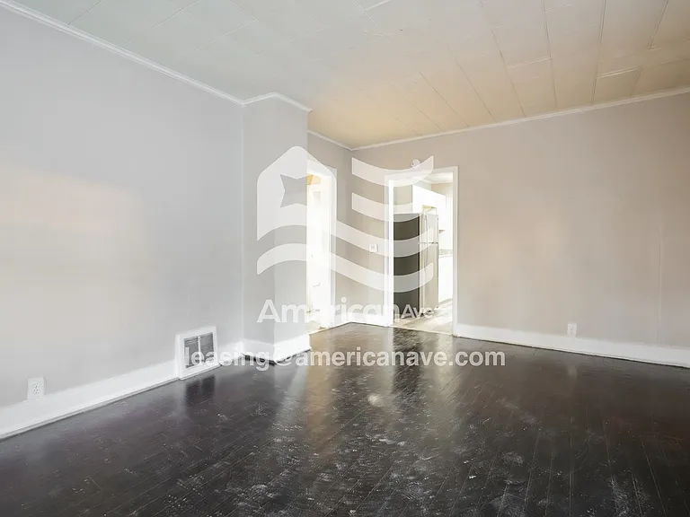 1715996_003_wm_-_living_room_13389323.jpg
