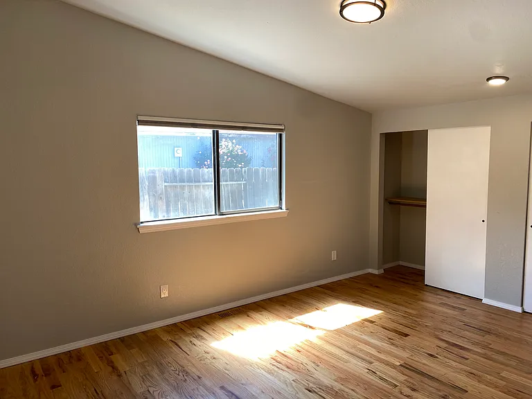 1617 Valley West Ave — Photo 12