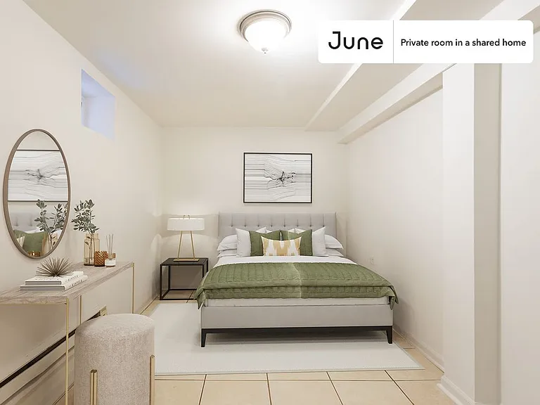 1841 N Mozart St #C — Photo 1