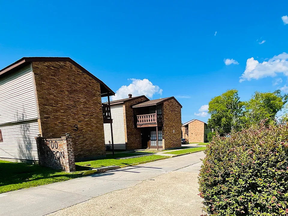 Crestwood Apartments