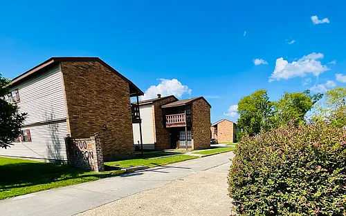 Crestwood Apartments Photo 1