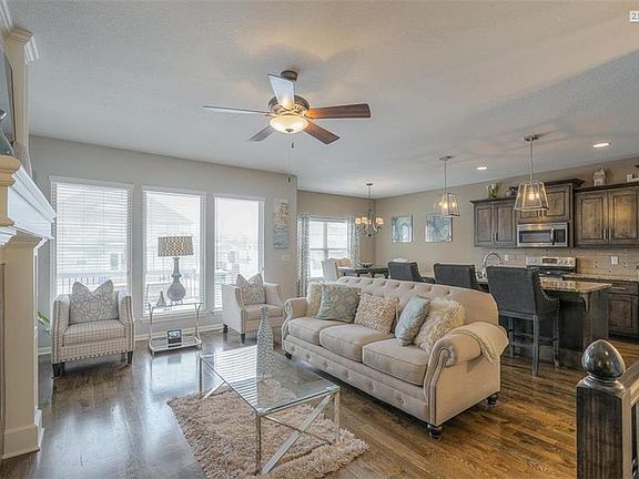 2nd image of 1004 SE Auburn Ct
