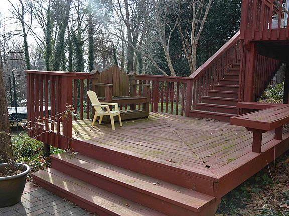 Lower deck