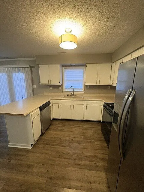 3 bed, 2.5 bath, 1492 sqft, $1,400 — Photo 3