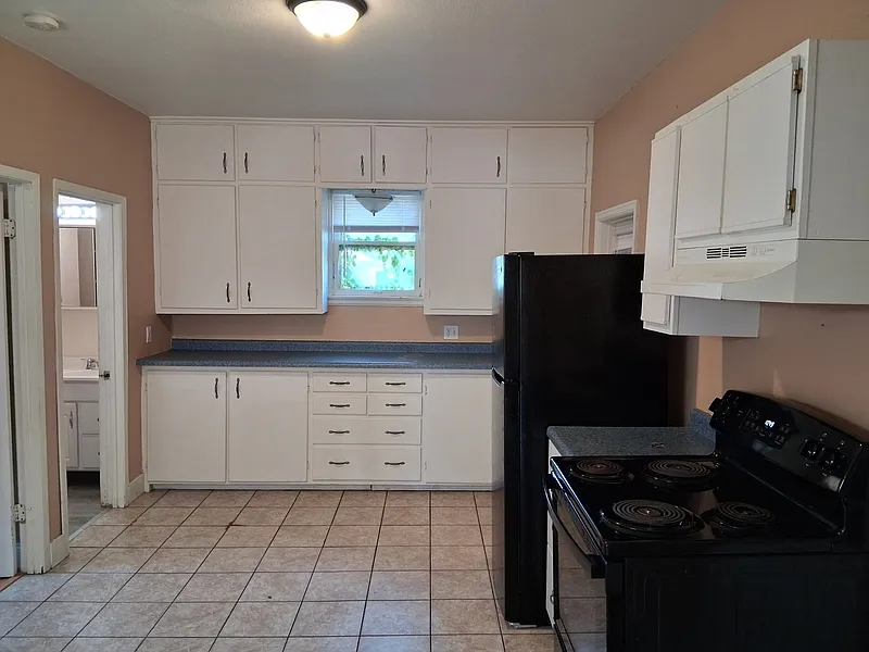 3 bed, 1.0 bath, $999 — Photo 3
