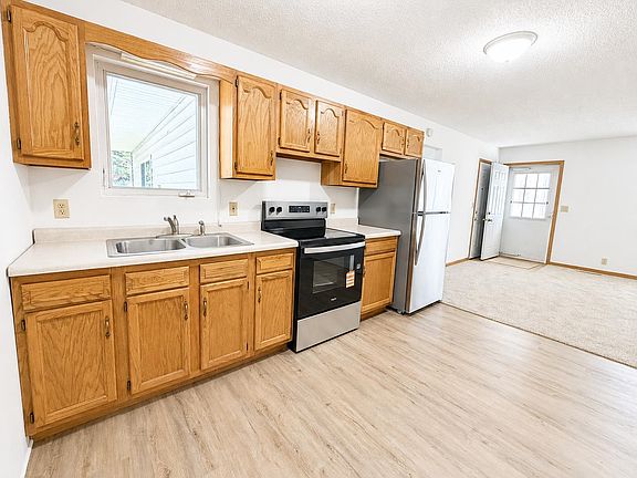 5th image of 6 Sandy Point Dr