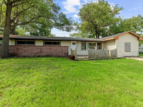 1415 Brittany Ave, Salina, KS 67401