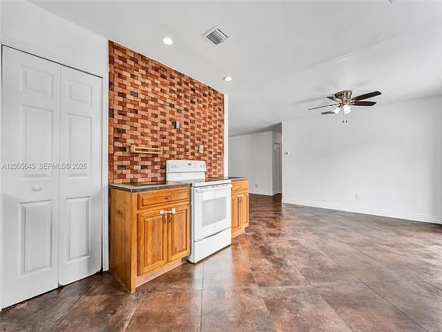 9750 SW 74th St — Photo 3