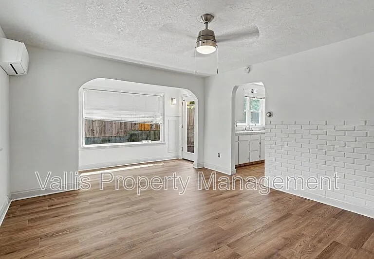 2151 Winter St SE — Photo 5