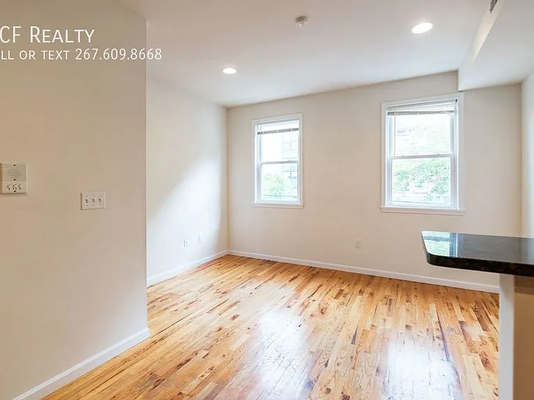330 N Preston St #UPPER LEVEL — Photo 3