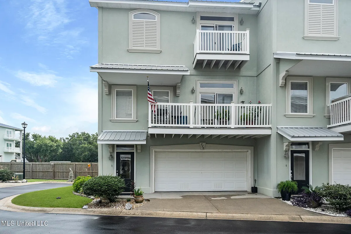 Building Photo - 728 W Beach Blvd #728
