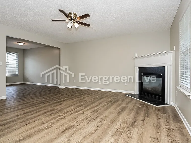 450 Kara Ln — Photo 6