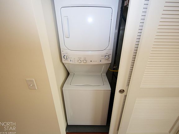 3rd image of 1809 W Argyle St APT 1B