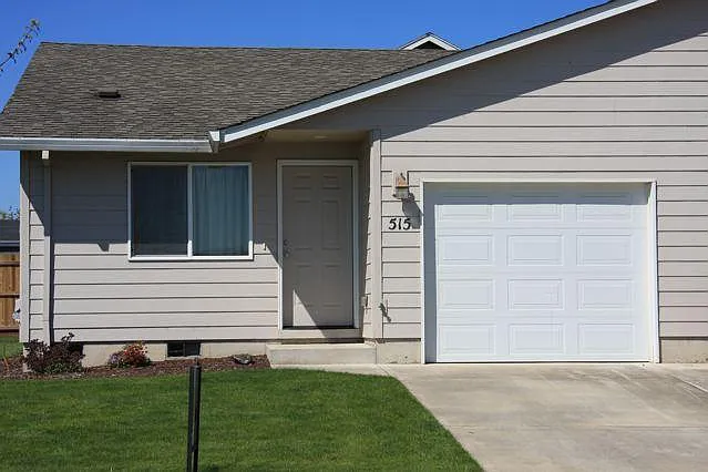 515 SW West Hills Dr — Photo 2