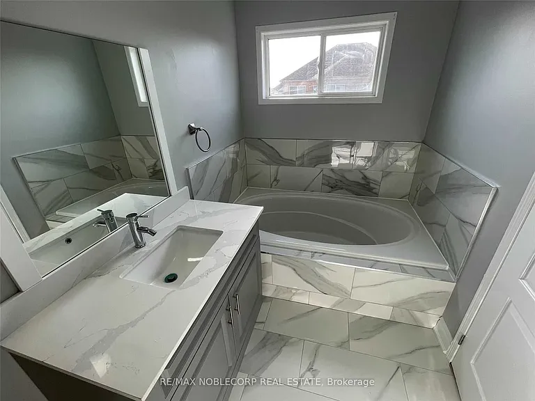 14 Cordgrass Cres — Photo 10