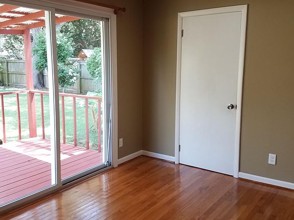 5th image of 197 Coral Dr SW