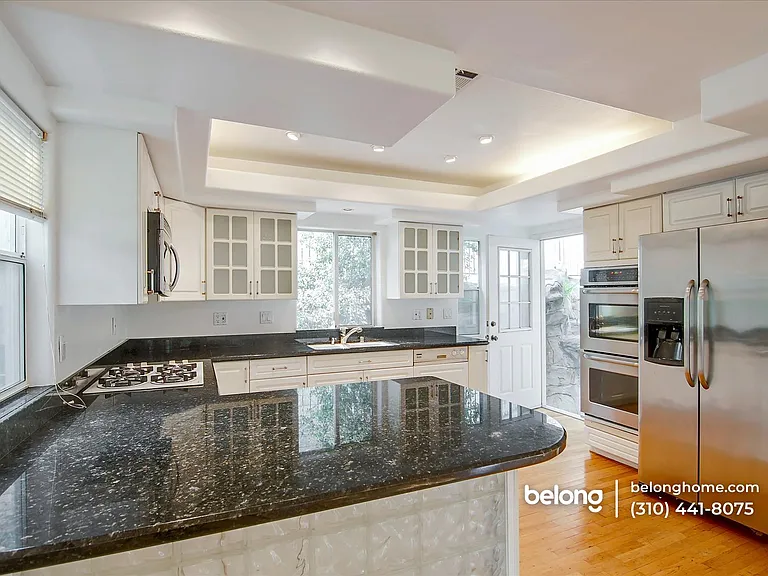 8527 Wonderland Ave — Photo 18