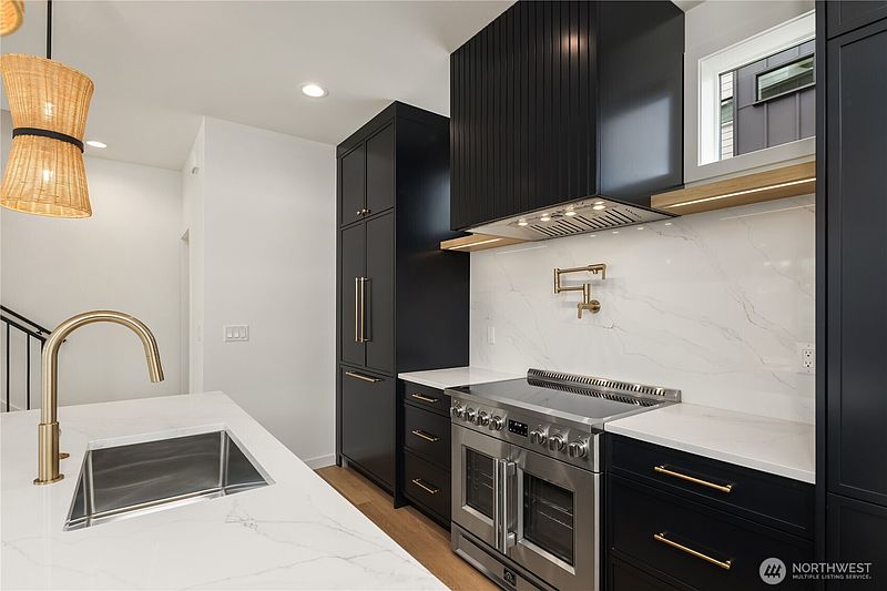 4th image of 3638 Greenwood Avenue N #B