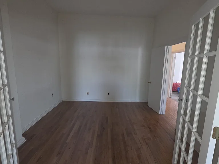 129 11th St #2R — Photo 9