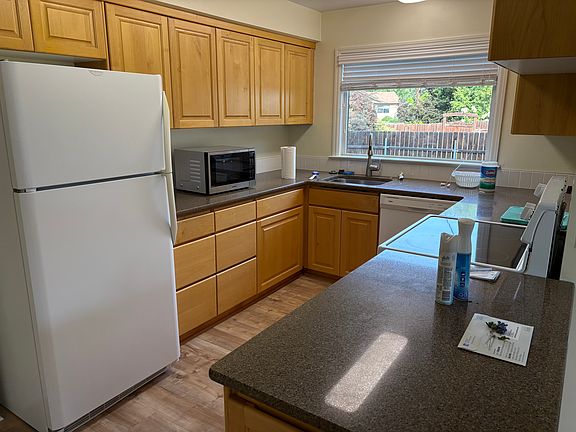 5th image of 1107 N Balsam St
