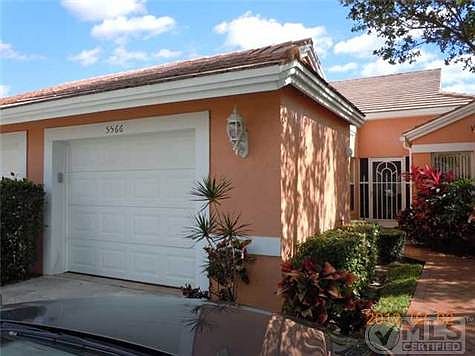 1st image of 5566 Royal Lake Cir