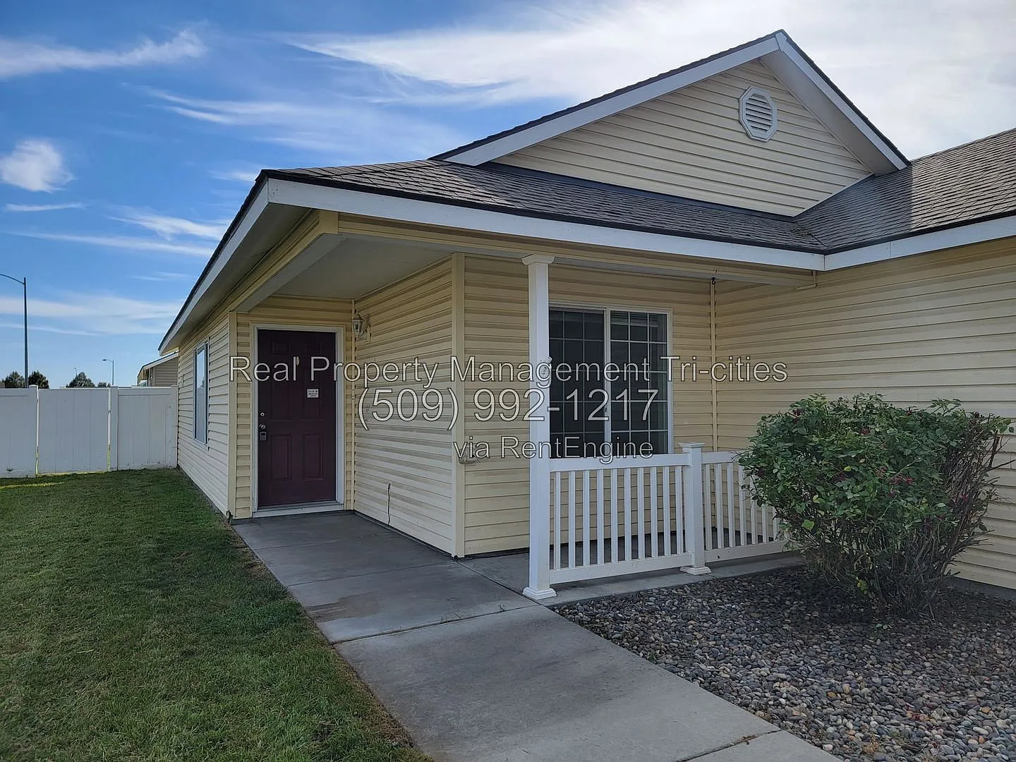 3 bed, 2.0 bath, 1169 sqft, $2,095 — Photo 2