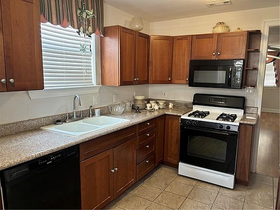5th image of 307 E Maple Ridge Dr